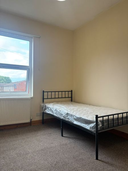 Single room in a Shared House, Browning Street, ST16