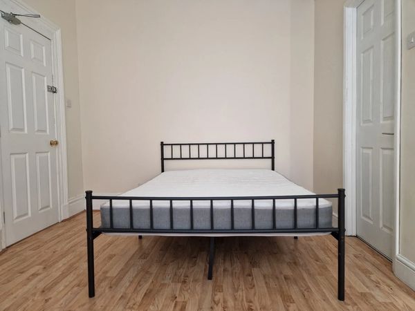 Double room in a Shared House, Browning Street, ST16