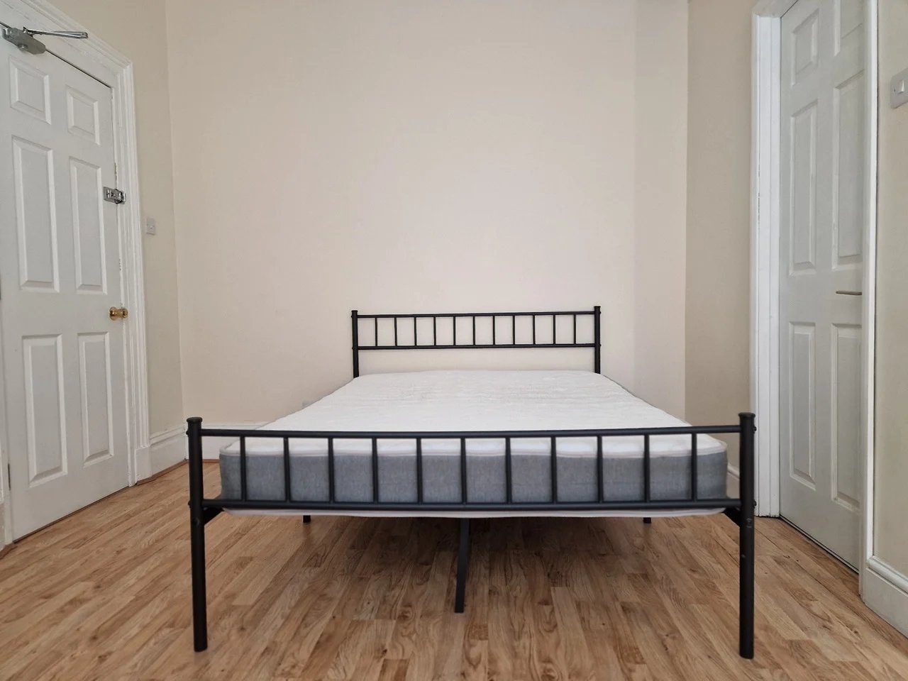 Double room in a Shared House, Browning Street, ST16