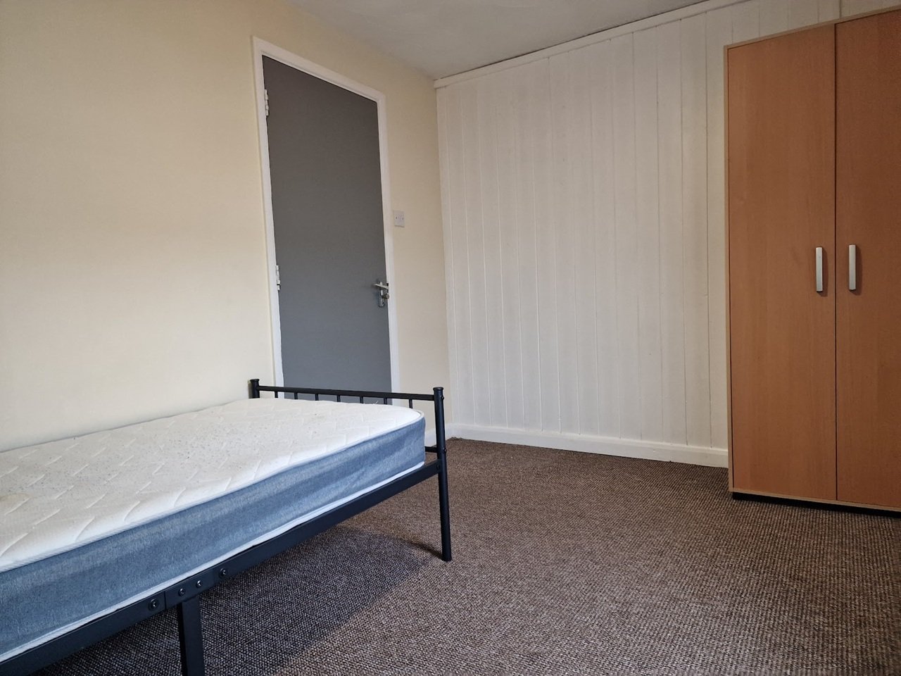 Room available in friendly house share